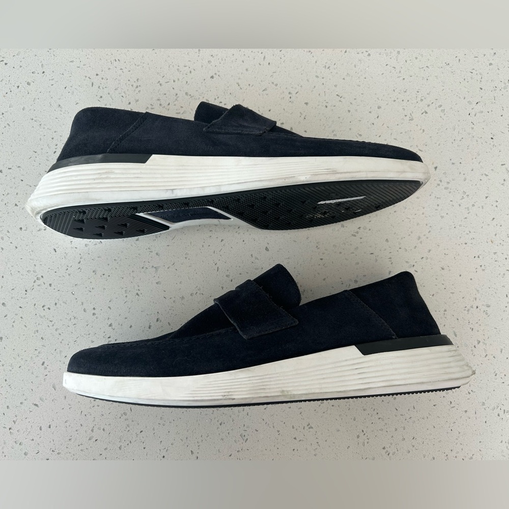 Wolf and Shepherd Men's Crossover Loafers - Picture 8 of 10